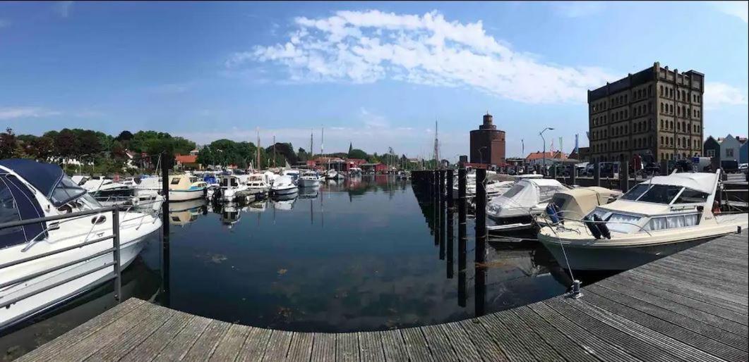 Im Bademantel An Den Strand Mit Terrasse Eckernförde Exterior foto